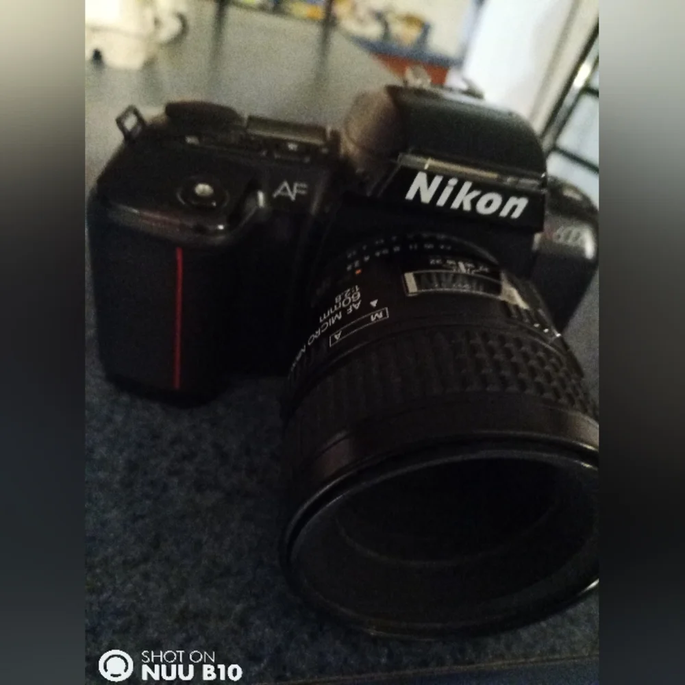 NIKON N6006